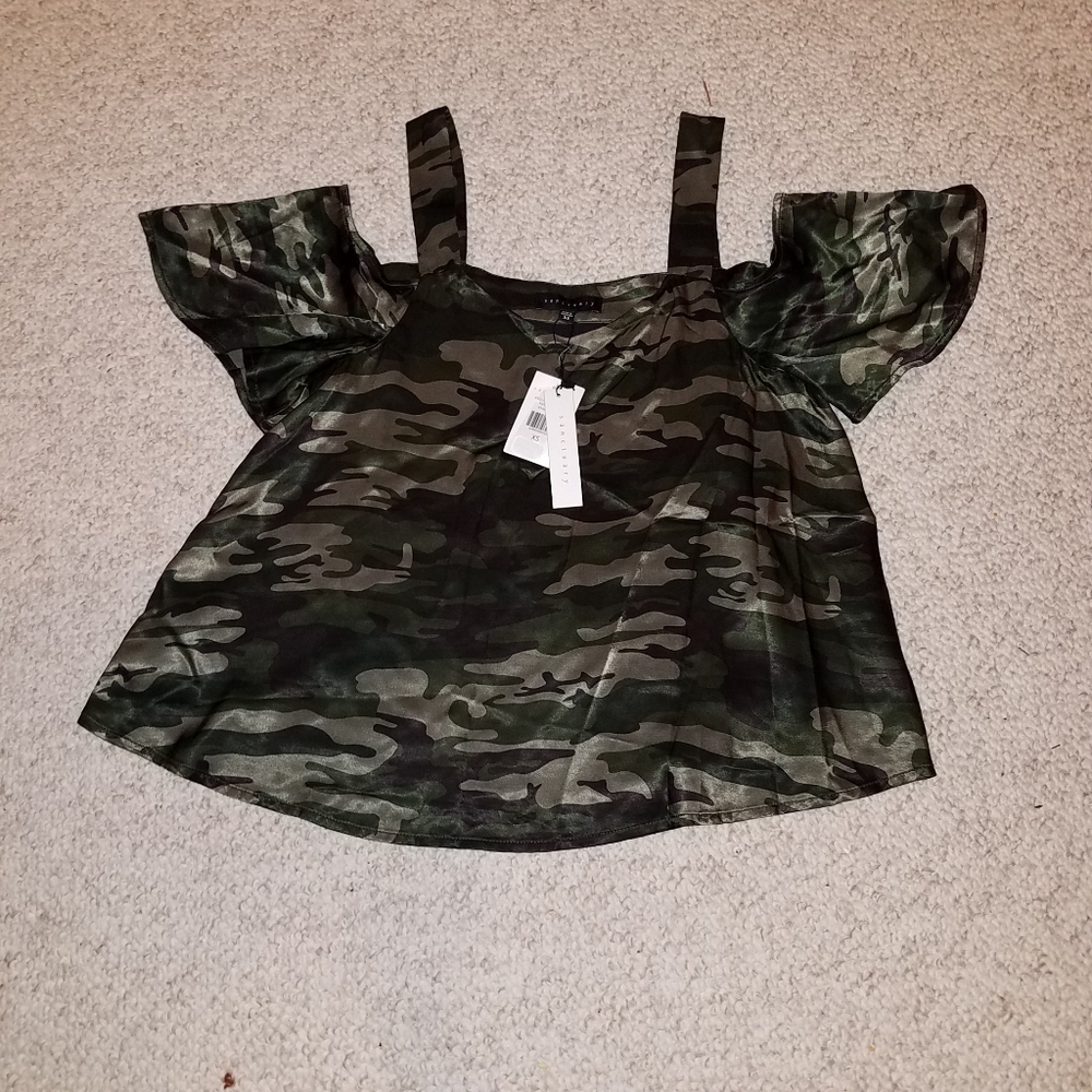Sanctuary  NWT cold shoulder camo top